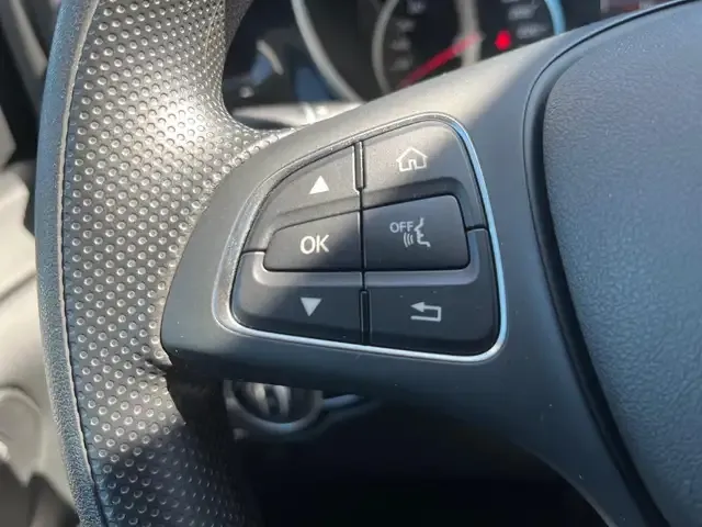 Mercedes-Benz V 220