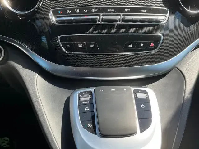 Mercedes-Benz V 220