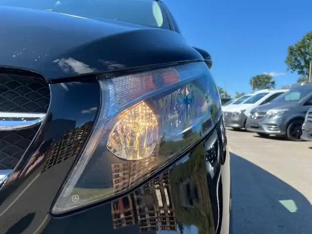 Mercedes-Benz V 220
