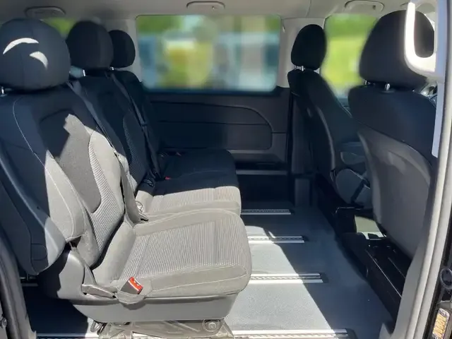 Mercedes-Benz V 220