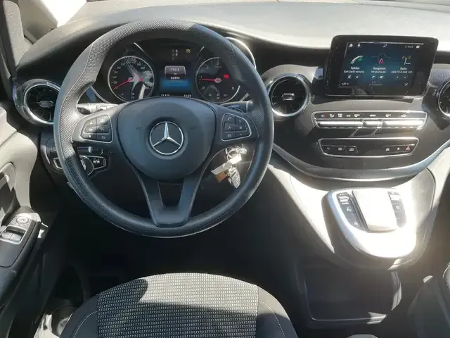 Mercedes-Benz V 220