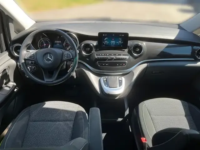 Mercedes-Benz V 220