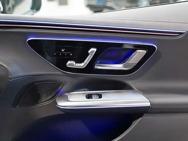 Mercedes-Benz EQE 300