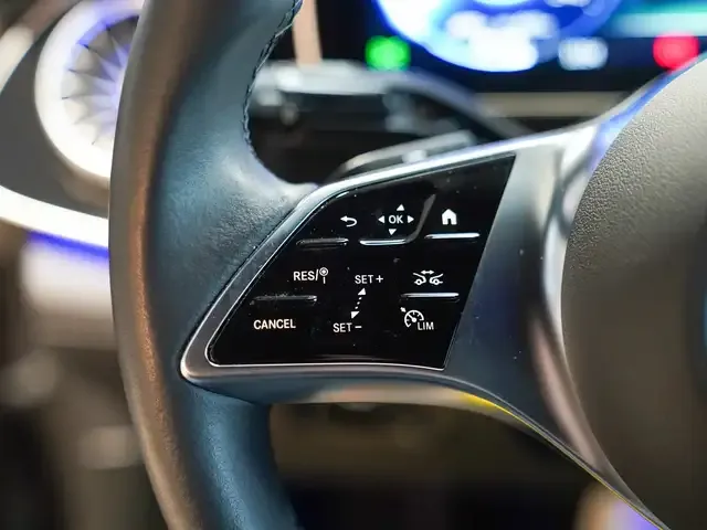 Mercedes-Benz EQE 300