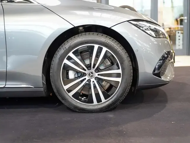 Mercedes-Benz EQE 300