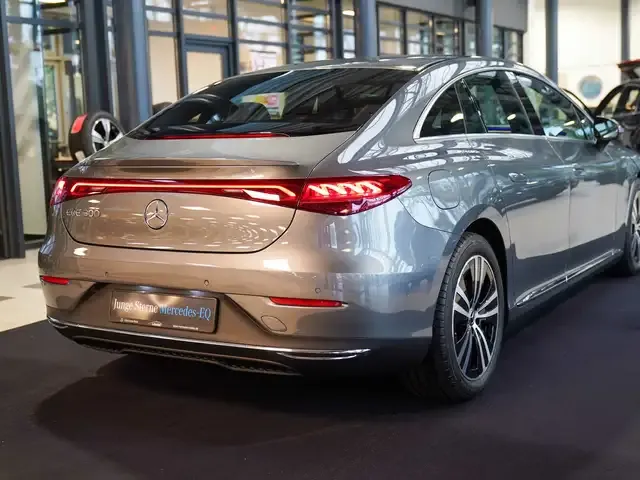 Mercedes-Benz EQE 300