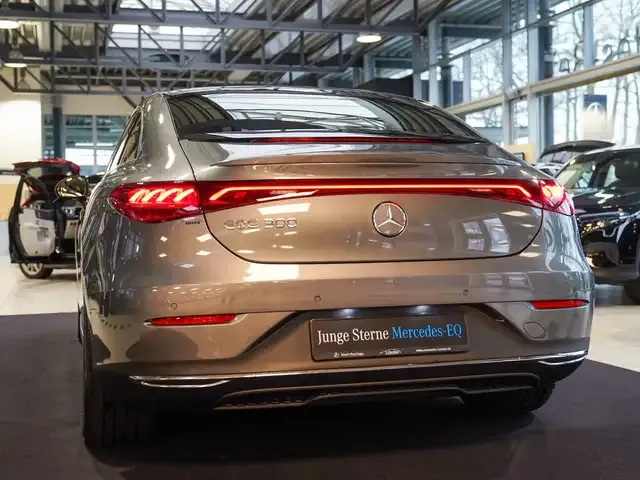 Mercedes-Benz EQE 300