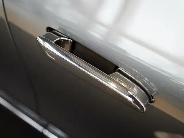 Mercedes-Benz EQE 300