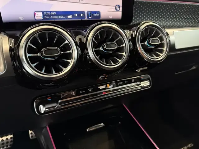 Mercedes-Benz EQB 300