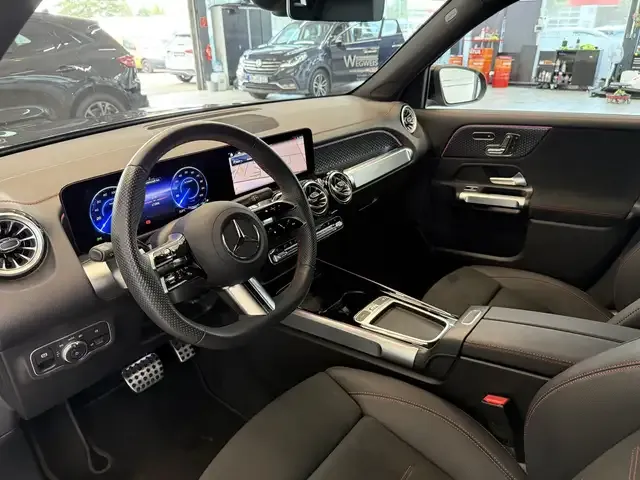 Mercedes-Benz EQB 300