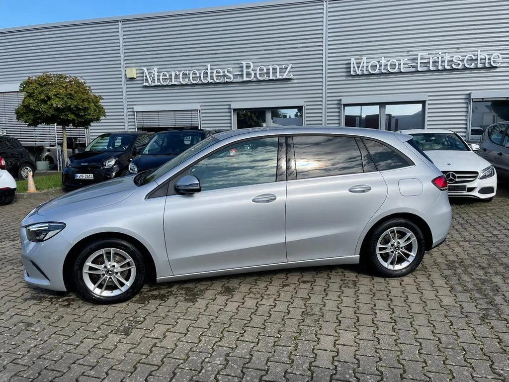 Mercedes-Benz B 180