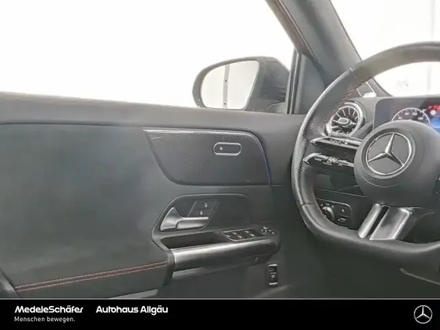 Mercedes-Benz GLA 220