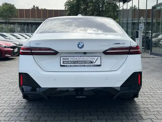 BMW i5