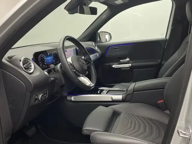 Mercedes-Benz GLB 220