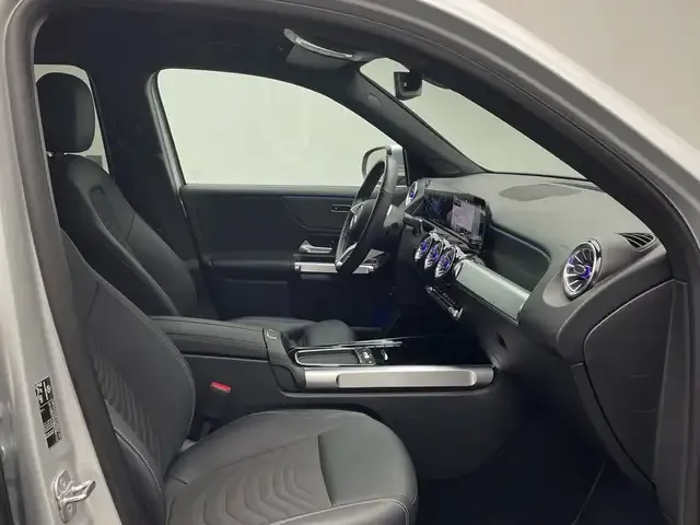 Mercedes-Benz GLB 220