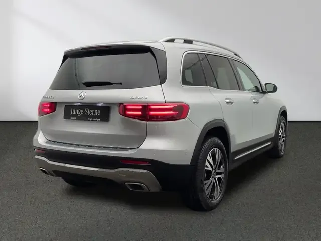 Mercedes-Benz GLB 220