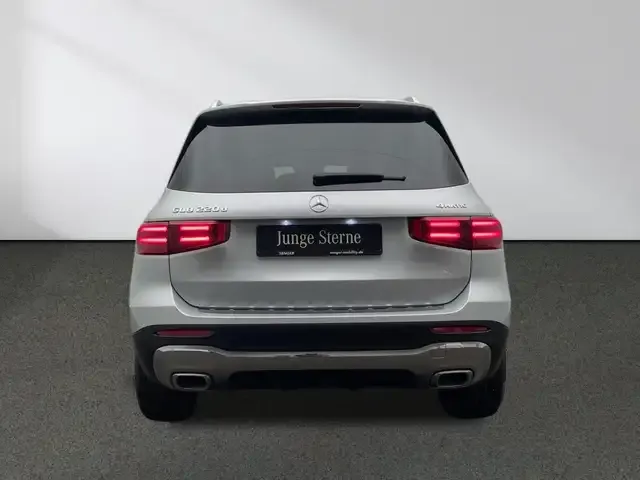 Mercedes-Benz GLB 220