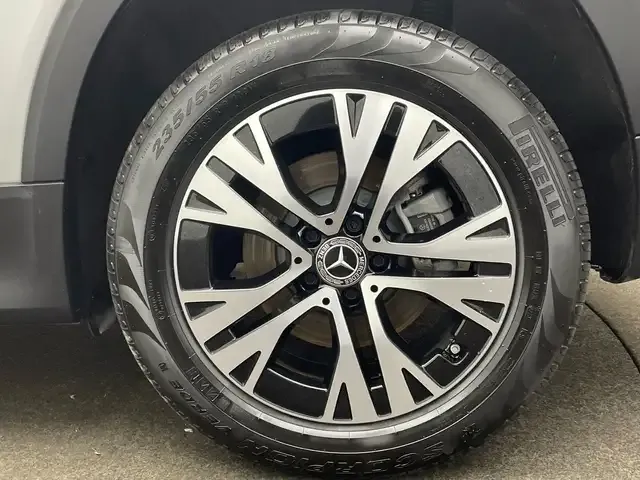 Mercedes-Benz GLB 220