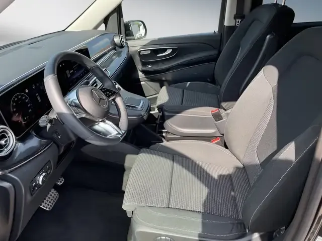 Mercedes-Benz V 220