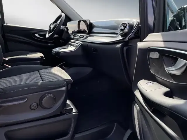 Mercedes-Benz V 220