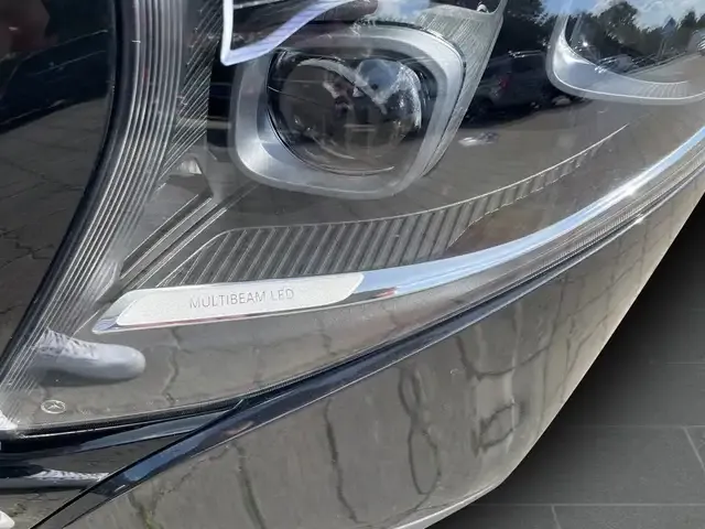 Mercedes-Benz V 220