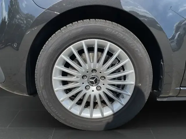 Mercedes-Benz V 220