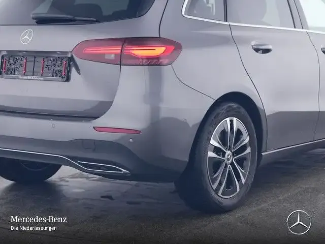 Mercedes-Benz B 220