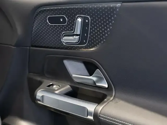 Mercedes-Benz EQB 300