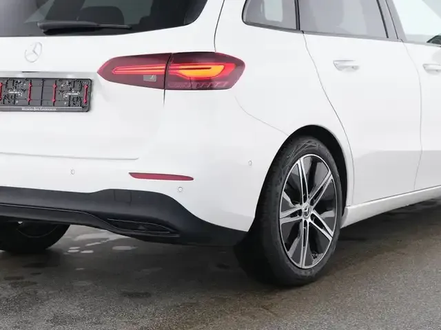 Mercedes-Benz B 220