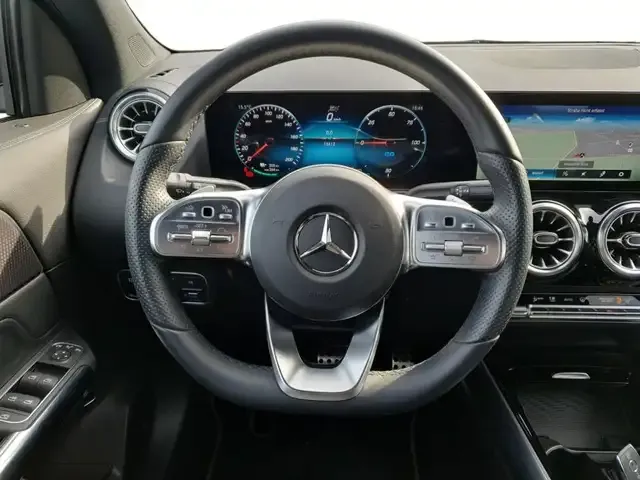 Mercedes-Benz EQA 300