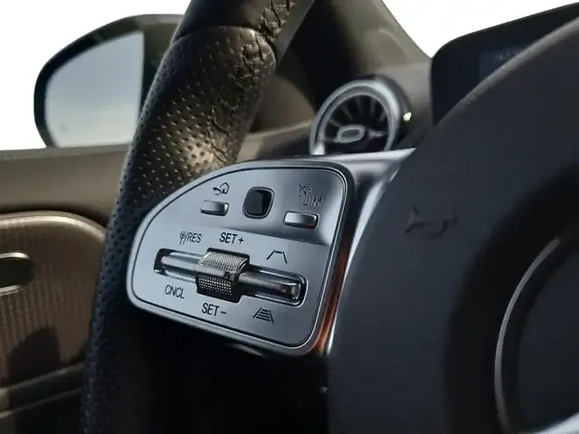 Mercedes-Benz EQA 300