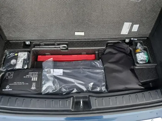 Mercedes-Benz EQA 300