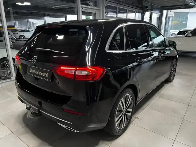 Mercedes-Benz B 180