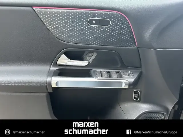 Mercedes-Benz EQB 300