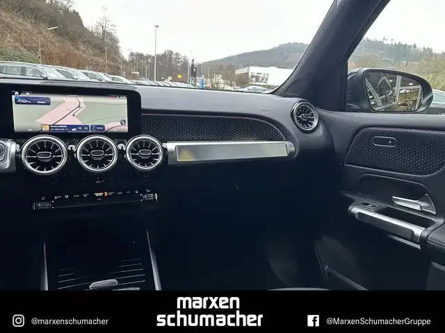 Mercedes-Benz EQB 300