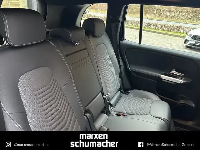 Mercedes-Benz EQB 300