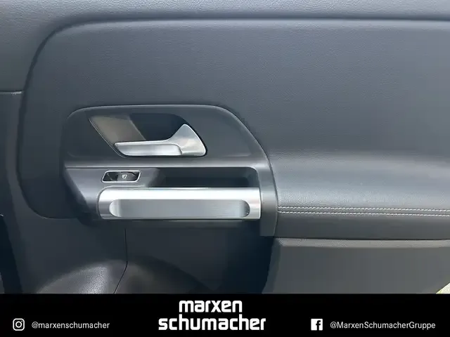 Mercedes-Benz EQB 300