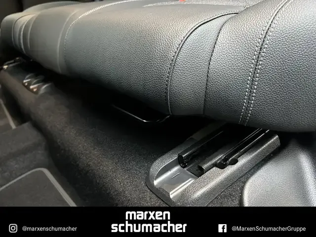 Mercedes-Benz EQB 300