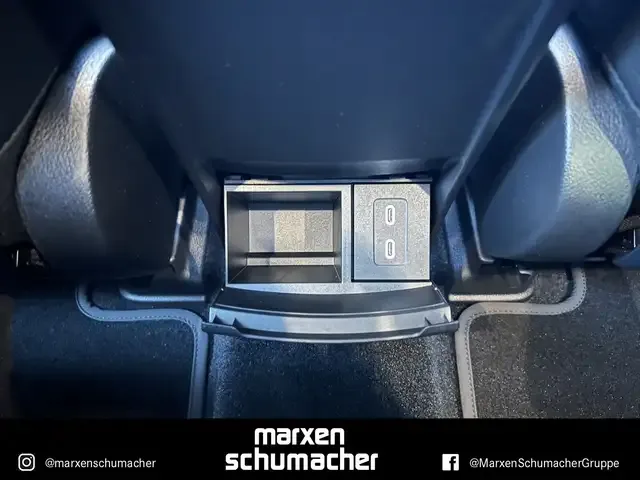 Mercedes-Benz EQB 300