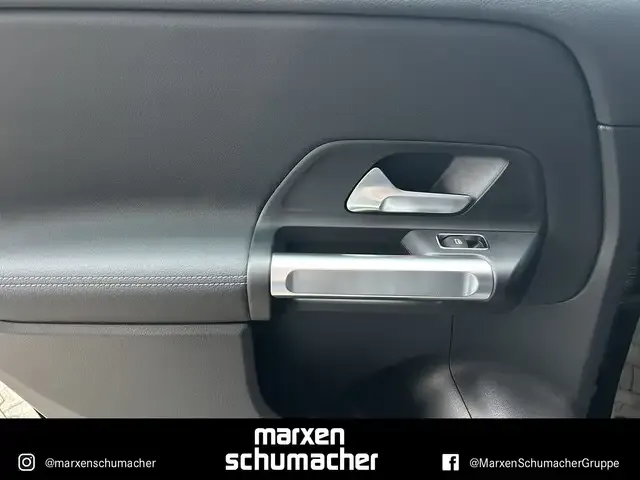 Mercedes-Benz EQB 300