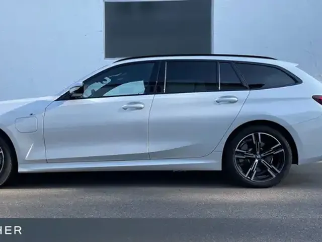 BMW 330