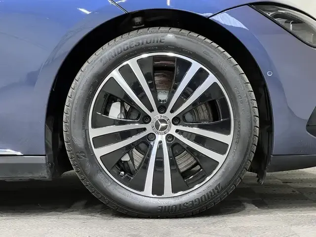 Mercedes-Benz EQE 300