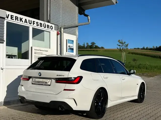 BMW 330