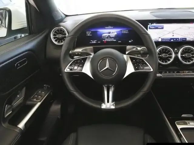 Mercedes-Benz EQB 300