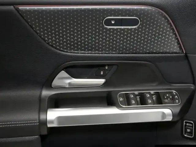 Mercedes-Benz EQB 300