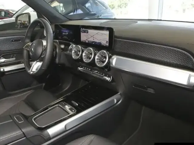 Mercedes-Benz EQB 300