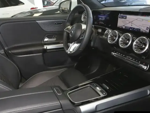 Mercedes-Benz EQB 300