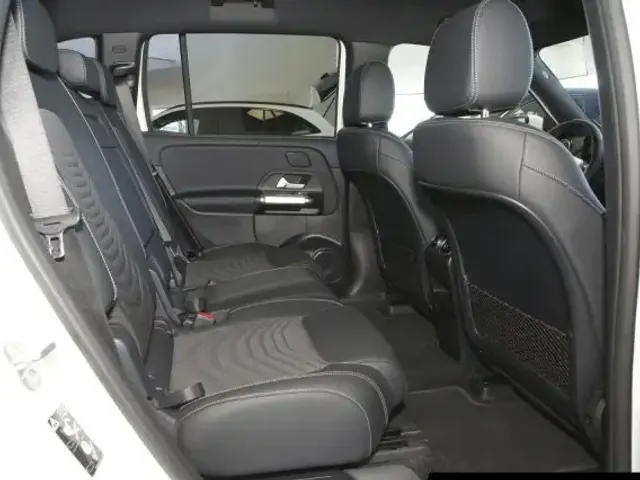 Mercedes-Benz EQB 300