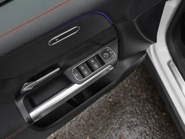 Mercedes-Benz EQB 300