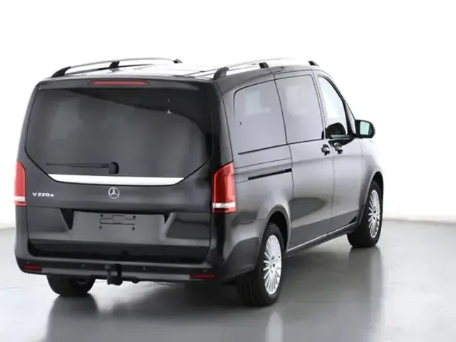 Mercedes-Benz V 220